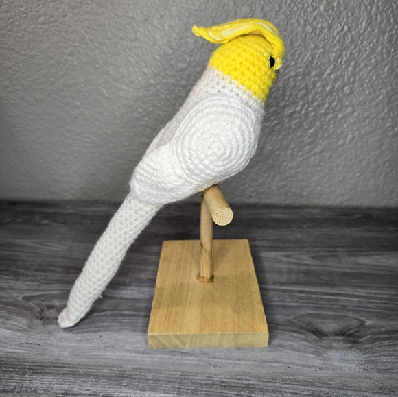 Handmade crochet cockatiel - Picture 1 of 11